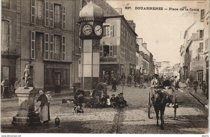 CPA DOUARNENEZ Place de la Croix (978020)