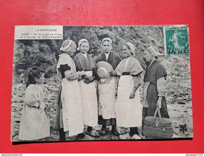 CPA - Douarnenez - Un groupe de filles de fritures de Douarnenez