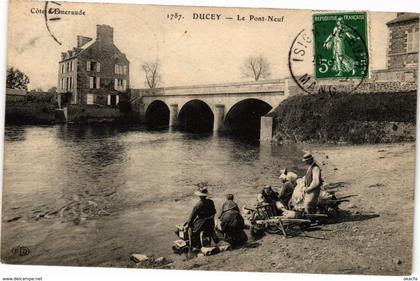 CPA DUCEY - Le Pont Neuf (209206)