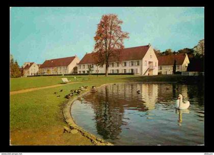 95 - Ennery - Fédération Mutualiste Parisienne - Domaine d'Ennery - Résidence Romain Lavielle - Les pavillons vus du lac