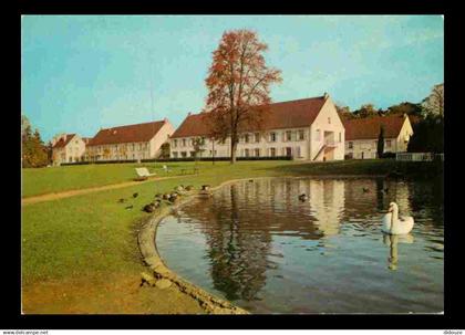 95 - Ennery - Fédération Mutualiste Parisienne - Domaine d'Ennery - Résidence Romain Lavielle - Les pavillons vus du lac