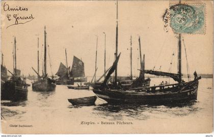 CPA ÉTAPLES - Bateaux Pecheurs (129615)