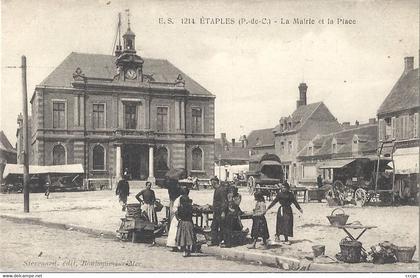 CPA Etaples La Mairie et la Place