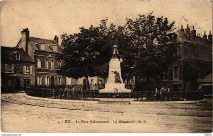 CPA EU - La Place Malhomesnil - Le Monument (105207)