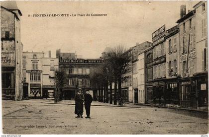 CPA FONTENAY-le-COMTE - La Place du Commerce (297784)