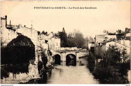 CPA FONTENAY-le-COMTE - Le Pont des Sardines (112739)