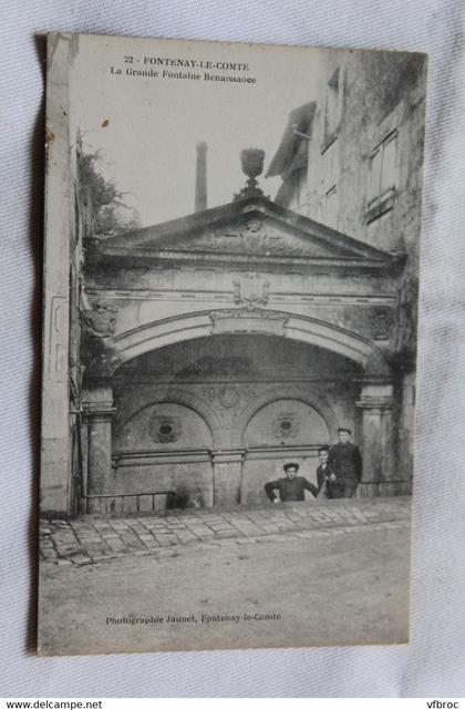 Fontenay le Comte, la grande fontaine renaissance, Vendée 85