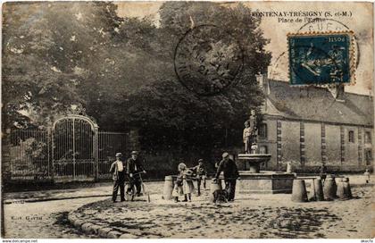 CPA FONTENAY-TRESIGNY - Place de l'Église (292972)