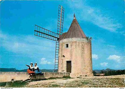 13 - Fontvieille - Le Moulin de Daudet - Folklore - CPM - Voir Scans Recto-Verso