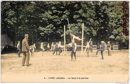 PARIS LE LYCEE LAKANAL LE SAUT A LA PERCHE SPORT ENSEIGNEMENT