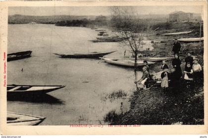 CPA FRENEUSE - Les Bords de la SEINE (102904)