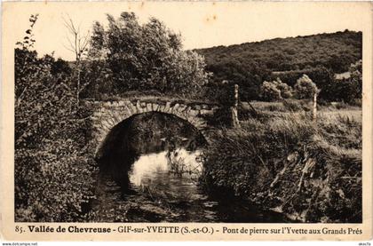 CPA GIF-sur-YVETTE Pont de Pierre sur l'Yvette aux Grands Pres (1355148)