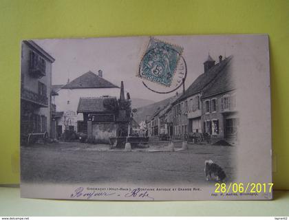 GIROMAGNY (TERRITOIRE DE BELFORT) FONTAINE ANTIQUE ET GRANDE RUE.