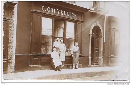 GRACAY - DEVANTURE DE MAGASIN - Boulangerie Patisserie E. CRUVELLIER  - CARTE PHOTO