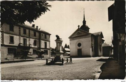 CPA GRESY-sur-ISERE La Place - L'Hotel de Ville - L'Eglise (1193288)