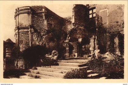 CPA Grignan Le Chateau ,Statues du Rhone FRANCE (1092383)