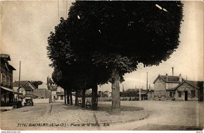 CPA GROSLAY - Place de la Gare (380803)