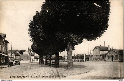 CPA GROSLAY - Place de la Gare (380945)