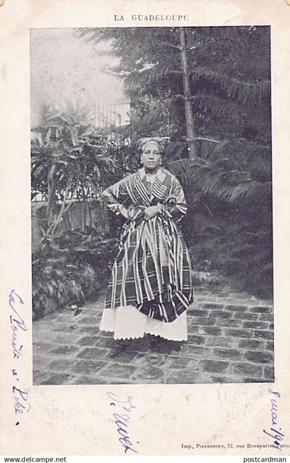 La Guadeloupe - Femme en costume - Ed. Pierrefort