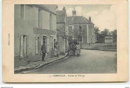 GUERVILLE - Entrée du Village