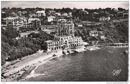 CPSM Guethary - vue aérienne - Le Casino et la Plage