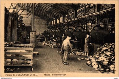 CPA Forges de GUEUGNON - Atelier d'emboutissage (989028)