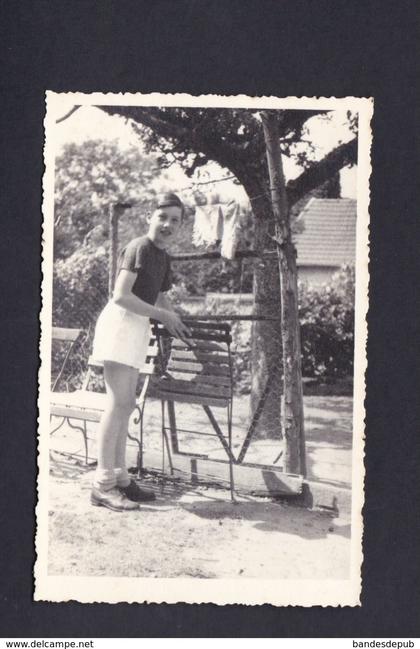 Carte photo Guiry en Vexin (95) Portrait de Alain Chalot enfant dans le jardin à Guiry Septembre 1945