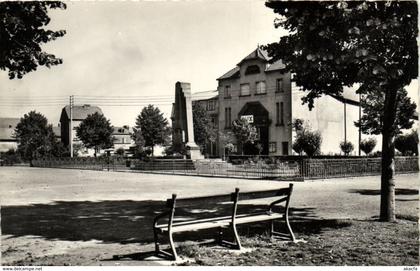 CPA AK HAGONDANGE - Monument aux Morts (170060)