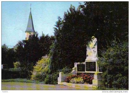 Carte Postale 68. Hirsingue  et le monument aux morts  trés  beau plan