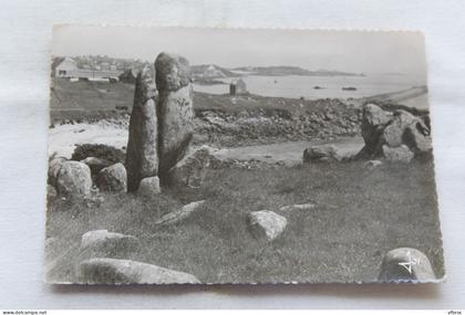 Cpm, ile de Batz, les menhirs naturels de l'ile (2), Finistère 29