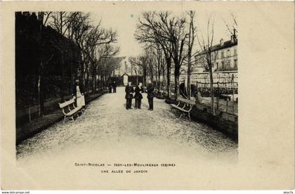 CPA ISSY-les-MOULINEAUX - Une Allée de Jardin Saint-Nicolas (987015)