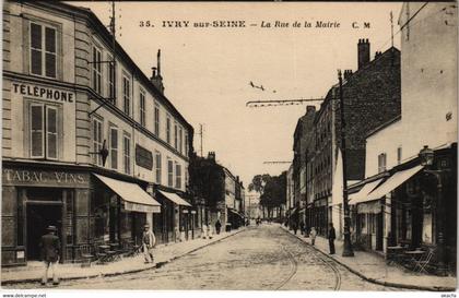 CPA IVRY-sur-SEINE La Rue de la Mairie (65614)