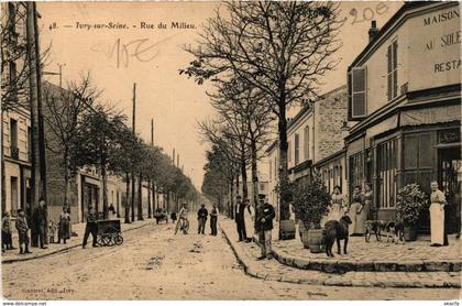 CPA IVRY-sur-SEINE Rue du Milieu (869473)