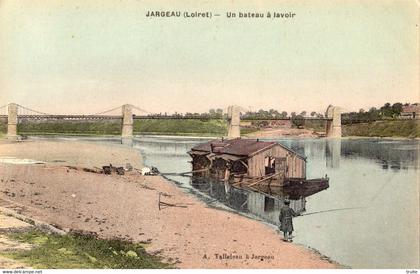 JARGEAU UN BATEAU A LAVOIR ( CARTE COLORISEE )