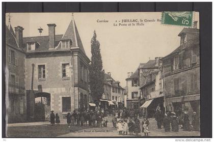 19 - Juillac - La Grande Rue - La Poste et la Halle - Corrèze - animée