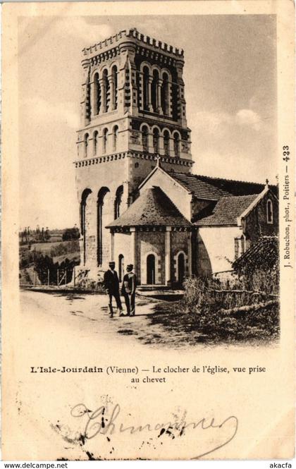 CPA L'Isle-Jourdain - Le Clocher de l'église, vue prise au chevet (111629)