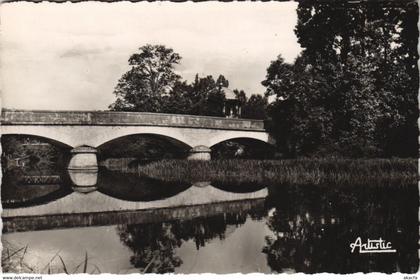 CPA L'ISLE-sur-SEREIN Paysage sur le Serein - Le Pont d'Avallon (1198073)