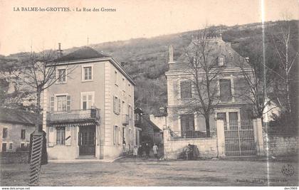 La BALME-les-GROTTES (Isère) - La Rue des Grottes