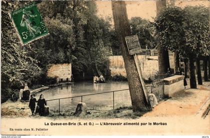 CPA LA QUEUE-en-BRIE Abreuvoir Alimente par le Morbas (1352627)