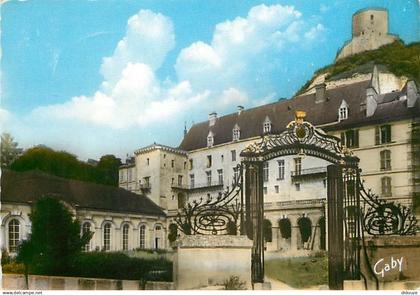 95 - La Roche Guyon - Le Château et le Donjon fortifié - Flamme Postale de La Roche Guyon - CPM - Voir Scans Recto-Verso