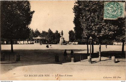 CPA LA ROCHE-sur-YON - La Place d'Armes (297891)