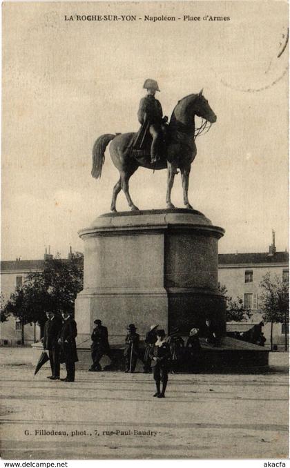 CPA LA ROCHE-sur-YON - Napoleon - Place d'Armes (297709)