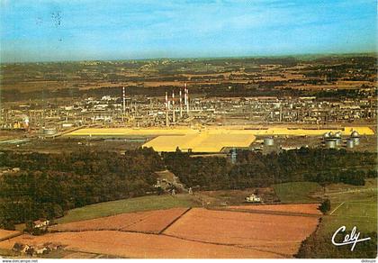 64 - Lacq - Vue Générale aérienne de l'usine de Lacq - Industrie - CPM - Voir Scans Recto-Verso