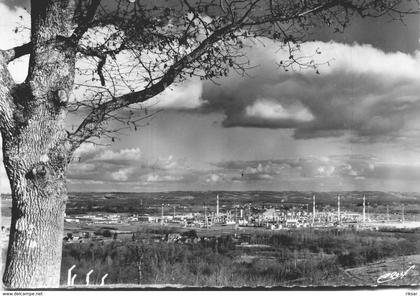 LACQ(USINE DE PETROLE)