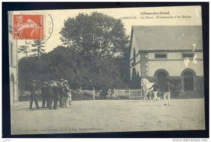 cpa  du  22  Lamballe -- le  Haras -- présentation d' un étalon     OCT24