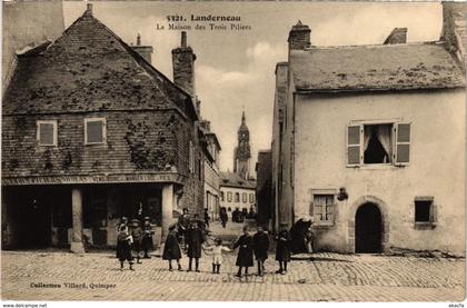 CPA Landerneau- La Maison des Trois Piliers FRANCE (1026732)