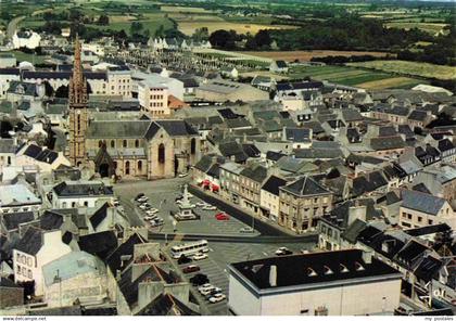 13986028 Landivisiau La place centrale devant l'église Vue aerienne