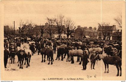 CPA AK LANDIVISIAU - Le Champ de Foire (193393)