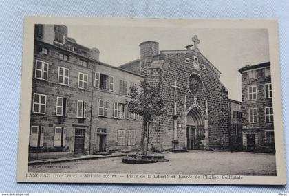 Langeac, place de la Liberté et entrée de l'église collégiale, Haute Loire 43