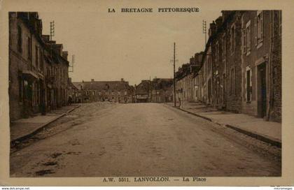 22 - LANVOLLON - La Place